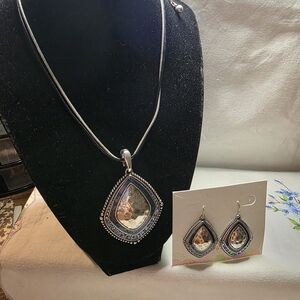 Vintage & Gorgeous "Good To Go" design from Premier Designs Necklace & Earrings